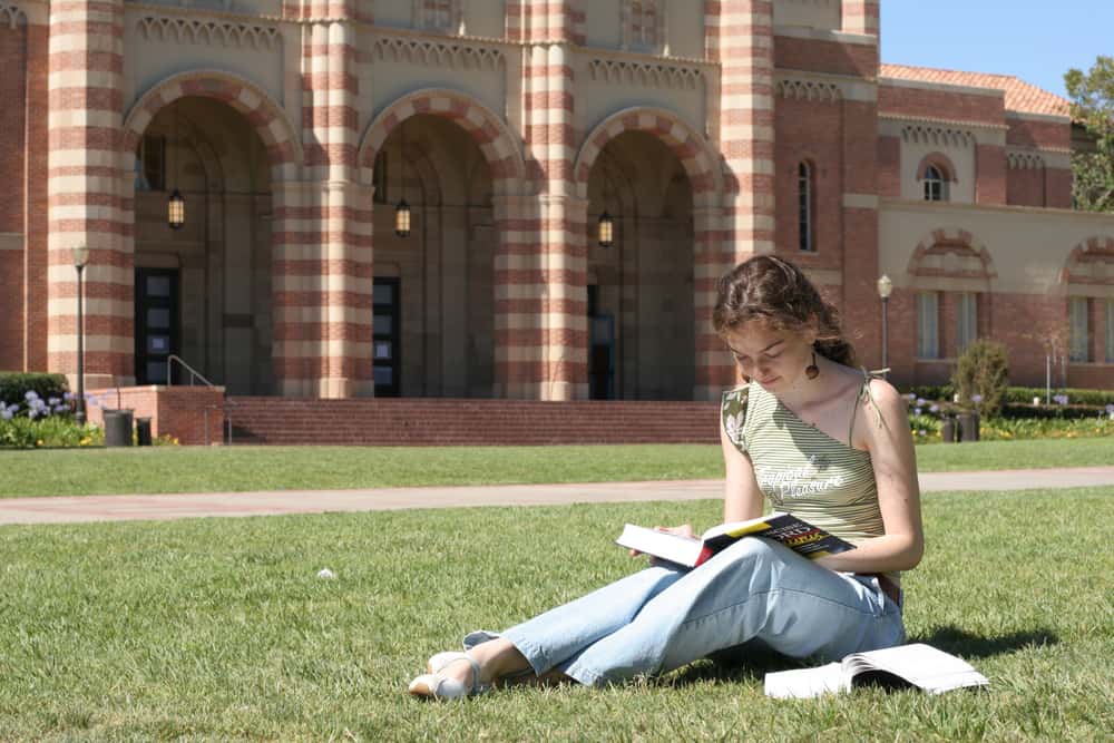 Một trong những cách tốt nhất để tìm hiểu xem UCLA có phải là loại hình trường đại học phù hợp với bạn hay không là đến thăm khuôn viên trường