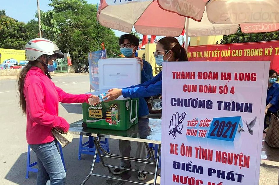 cac de van nghi luan ve bai tho bep lua 6