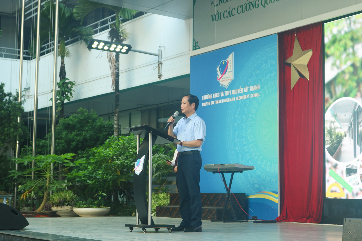 chao nam hoc moi loi 1