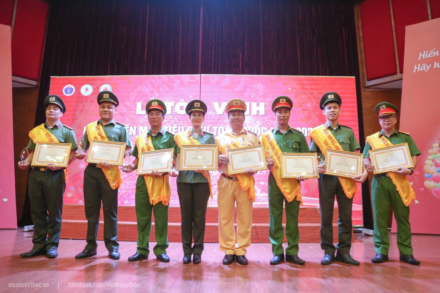 che anh giay chung nhan 4