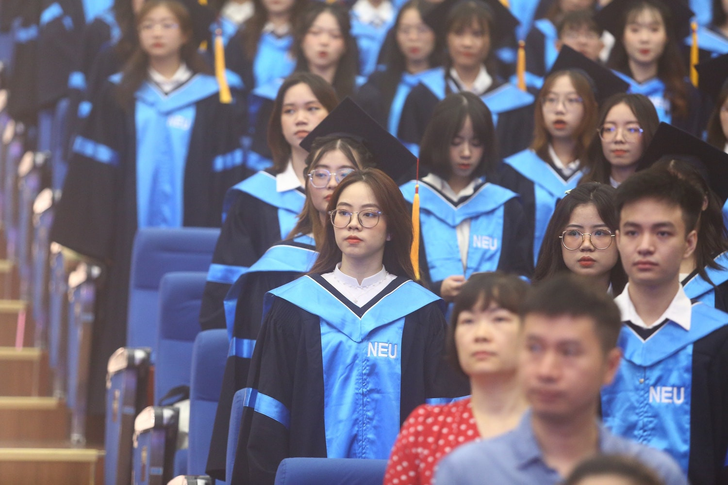 Sinh viên Đại học Kinh tế Quốc dân trong lễ tốt nghiệp. Ảnh: Tuấn Anh