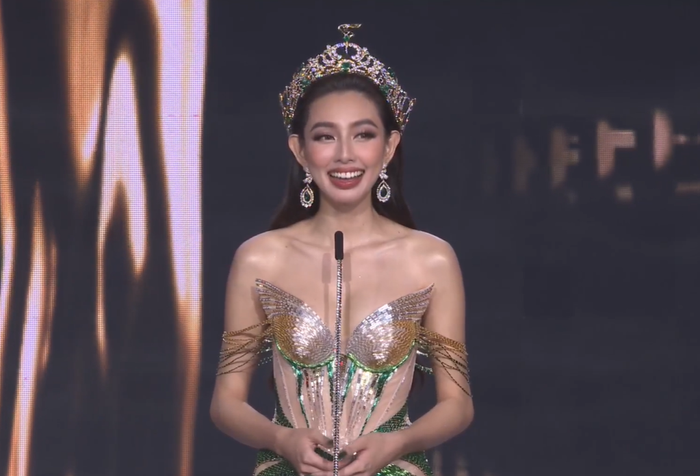Thùy Tiên xúc động sau gần 1 năm đương nhiệm: