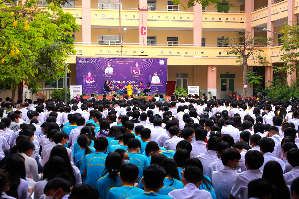 Lúc nào nên xin thêm giấy thi văn THPT: Tiết lộ bất ngờ từ thủ khoa
