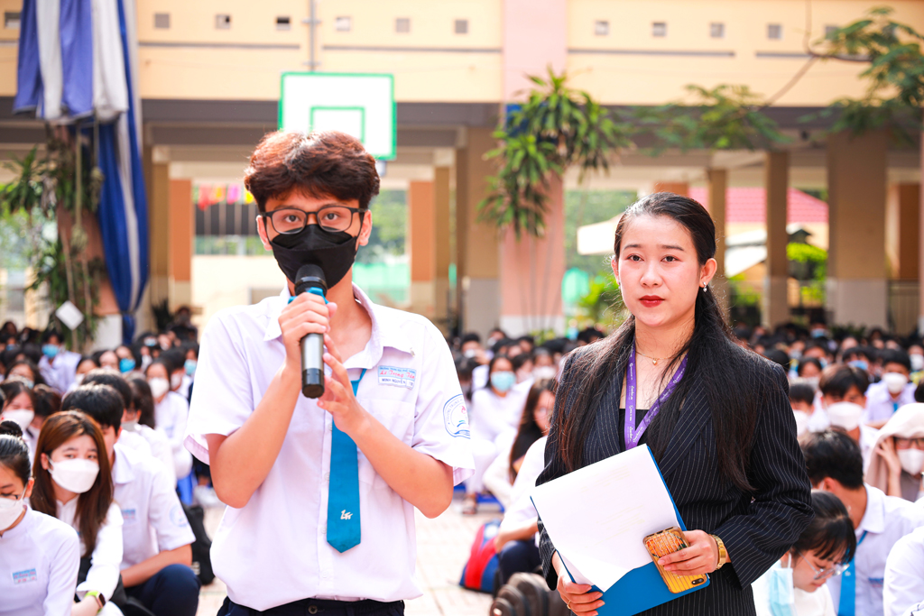 Lúc nào nên xin thêm giấy thi văn THPT: Tiết lộ bất ngờ từ thủ khoa