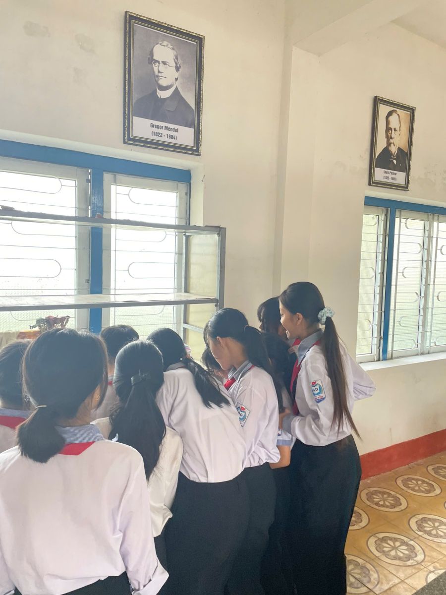 hoat dong trai nghiem tieng anh la gi