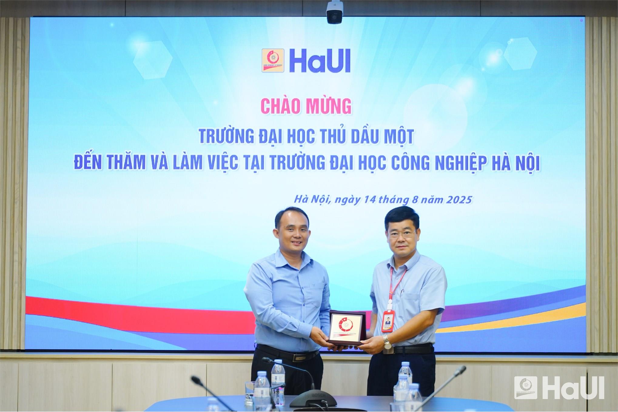 [tdmu] Trường Đại học Thủ Dầu Một thăm và làm việc tại Trường Đại học Công nghiệp Hà Nội