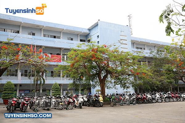 hoc phi truong cao dang kinh te tp hcm 1