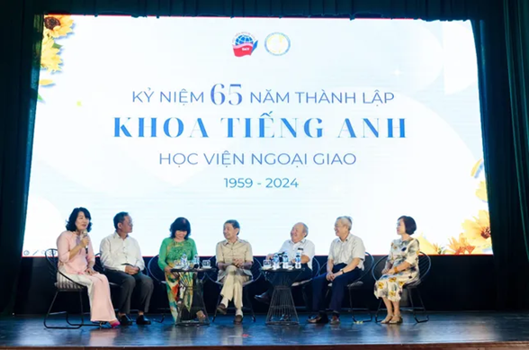 hoc vien ngoai giao lam nghe gi