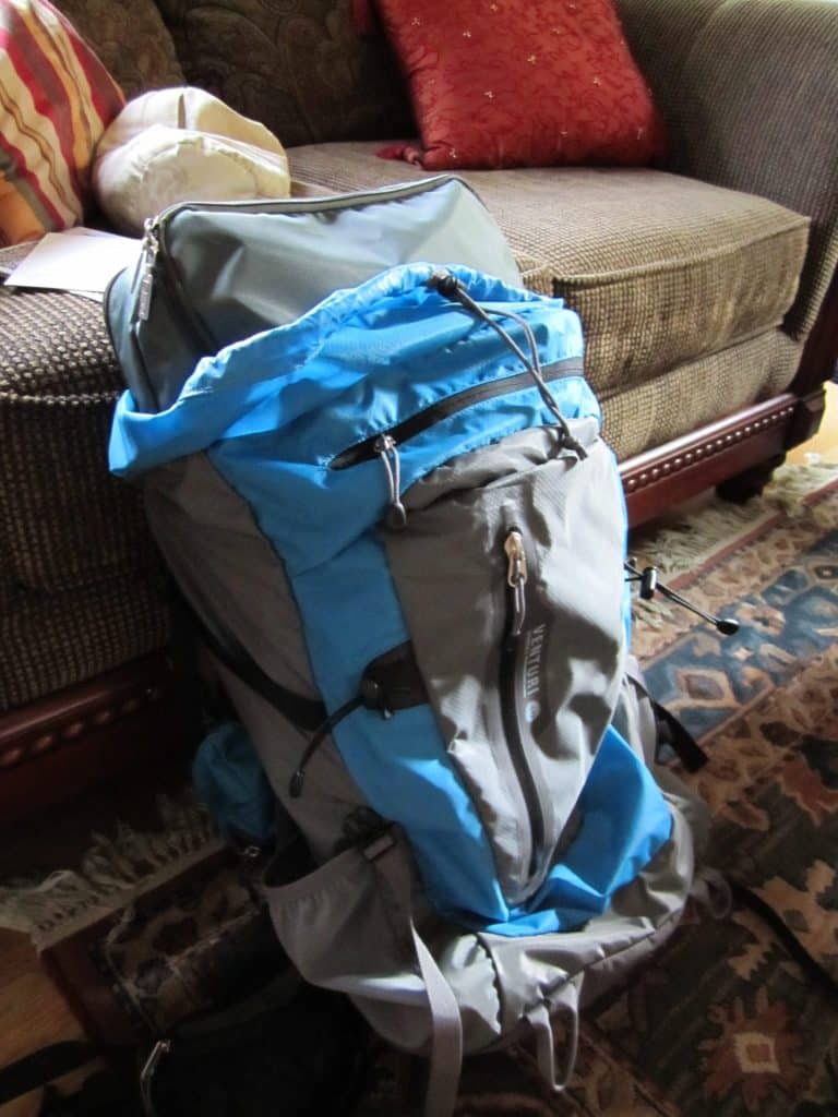 kate said i will help you carry your luggage 8