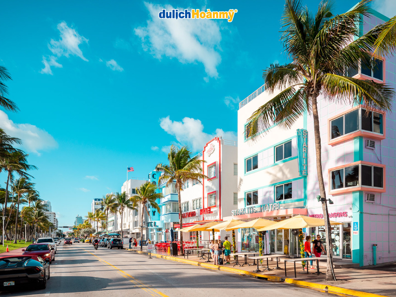 Ocean Drive con phố sống động, sầm uất