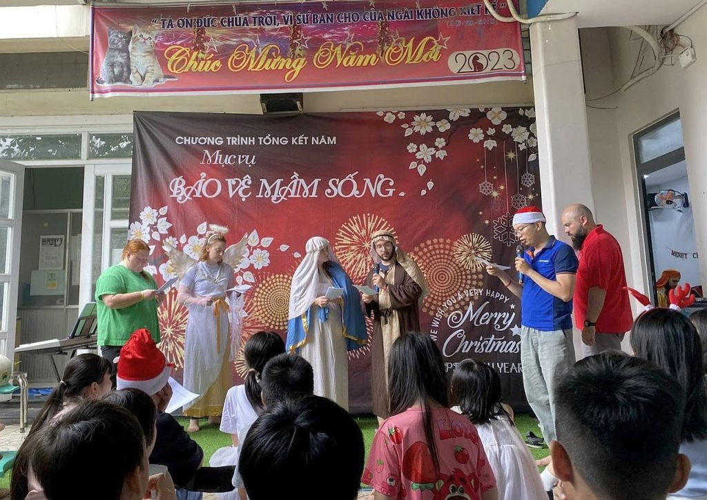 mai am tinh thuong tieng anh la gi