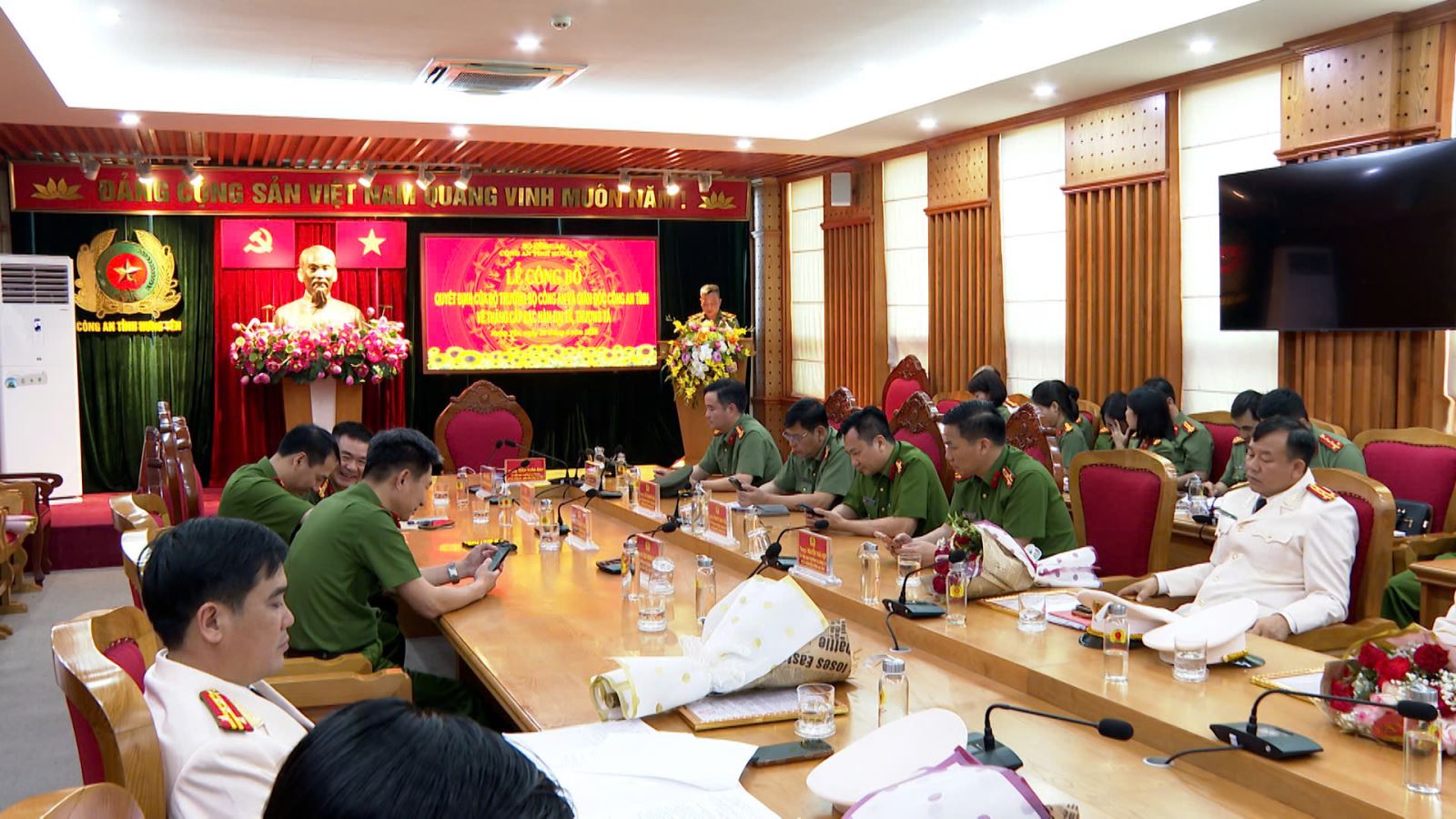Công an tỉnh Hưng Yên có 18 đồng chí được thăng cấp bậc hàm Đại tá Công an nhân dân