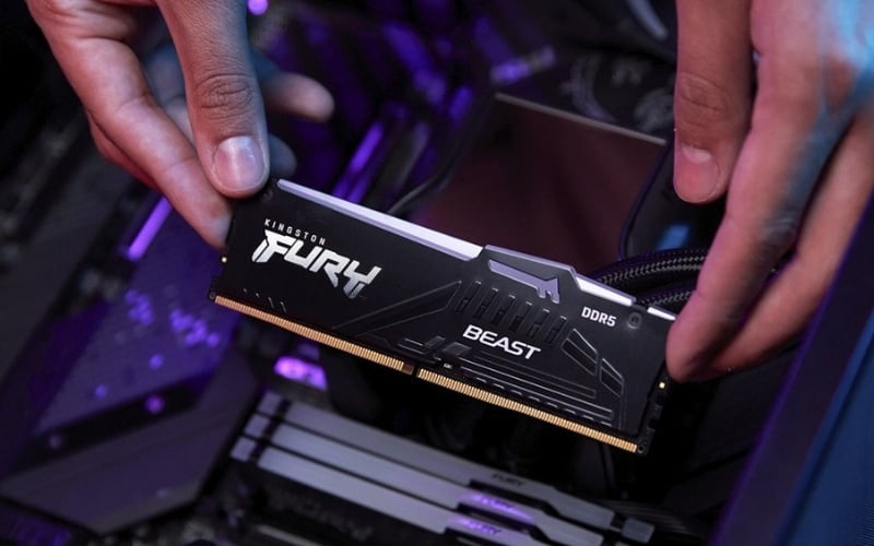 RAM lưu trữ dữ liệu tạm thời mà CPU đang cần xử lý ngay lập tức