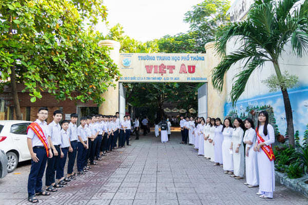 đánh giá Trường THPT Việt Âu có tốt không