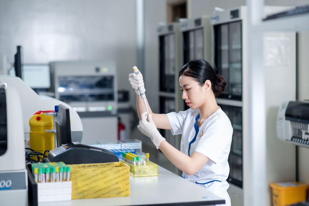Bác sĩ có thể xét nghiệm máu để tìm vi khuẩn HP.