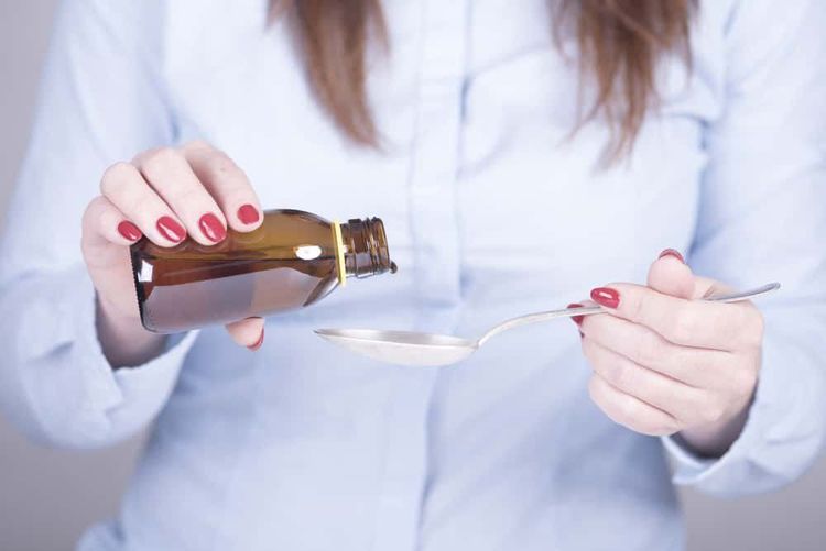 Có thể đo liều thuốc paracetamol dạng lỏng với muỗng hoặc dụng cụ đo liều chuyên dụng